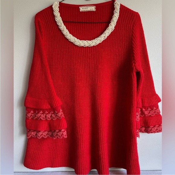 Knit& co tunic, long sleeve , pearl, lace, scoop neck, bell sleeve sweater - Picture 4 of 4